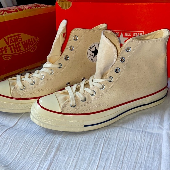 Hi guys, I have a new pair of converse for sale size 9 - Picture 3 of 5